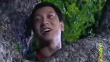 尴尬了！男子偷偷摸摸送礼，结果竟然掉坑里？