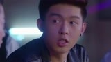 “三好学生”竟来酒吧买醉？