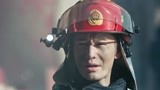 消防员成功救出小女孩  黄晓明队长好帅气