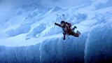 《攀登者》吴京雪崩时刻飞身跃冰川救队友