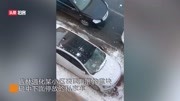 想想都后怕!吉林通化一楼顶滑落雪块砸中私家车 车玻璃受损严重资讯搜索最新资讯爱奇艺