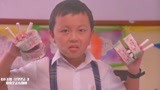 小飞侠经典片段：老师拿粉笔盒扔小飞侠，不料遇上个功夫小子