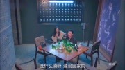 郑楚帮苏芒挡酒,喝到不省人事,坐在桌子底下就要脱衣服洗澡!第1集郑楚帮苏芒挡酒,喝到不省人事,坐在桌子底下就要脱衣服洗澡!片花完整版视频在...