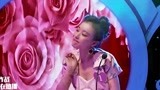 新娘大作战：俩人真是奇葩，撒个花都能摔翻笑死我了，名副其实