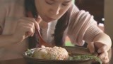 温柔的慈悲：馨儿忙活一天饿得不行，大叔的一碗蛋炒饭吃的贼香！
