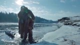 荒野猎人：冰天雪地寒风刺骨，小李子为求一线生机，躲进河水里