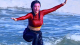 《夏日冲浪店》幕后：THE9-赵小棠半蹲式冲浪 化身海上表情包