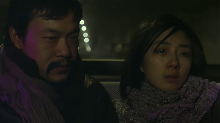 白日焰火:廖凡桂纶镁暧昧姿势,在车上就亲亲?