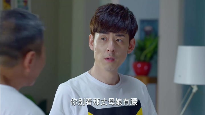 淘气爷孙:爷爷王东敷衍奶奶,这两个人真是,奶奶换衣服