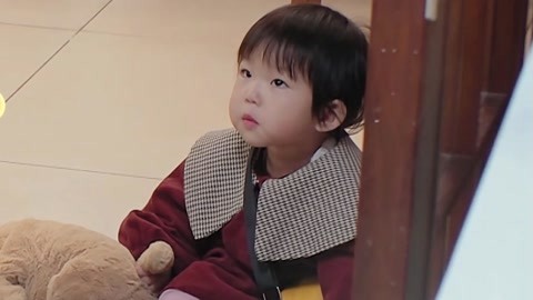 我的小尾巴王睿涵王语涵心儿安静陪哥哥做饭被宰鸡吓哭