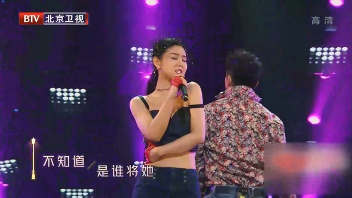 李小萌郑恺欢歌一曲,复古风嗨翻全场,好似回到80年代!
