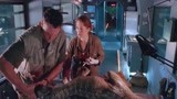 侏罗纪公园2：女博士救小恐龙，小恐龙叫声引来恐龙，完蛋了