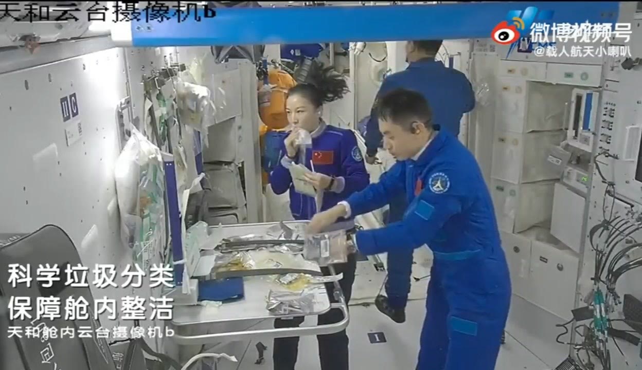  春暖花开 杏吧等你.com 明星合成 人民网官方发布】快来看！航天员在太空中如何进行垃圾分类-超过27万粉丝1万作品在等你_资讯视频-免费在线观看-爱奇艺