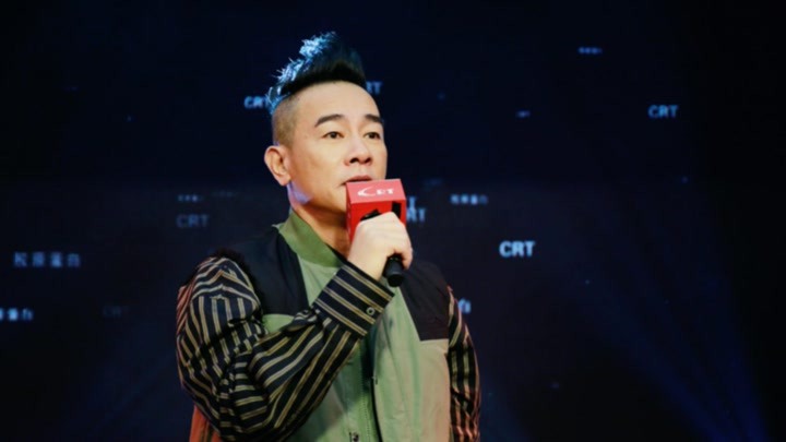 陈小春做按摩嫌技师力气小!被梁汉文下狠手按压,当场痛到大声叫