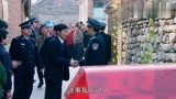 喜临门：警察进村抓逃犯，老太太却拼命护犊子，幸好弟弟明事理