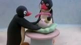 企鹅家族：小企鹅不要闹了，你的小兄弟正难产呢！安静点好不好