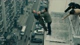 警察故事：成龙大哥救人，从高楼掉下去