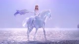 冰雪奇缘2：艾莎女王霸气驯服冰晶马，再见妹妹，美翻了