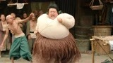 《西游降魔篇》：胖妞一下把水怪弹上岸，这一身肥肉真是没白长！
