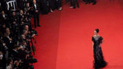 排面拉满！章子怡亮相戛纳电影节红毯，官方为其清场2分钟