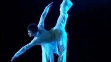 線上看 楊洋17歲舞蹈視訊曝光 舞技精湛獲稱讚 (2015) 帶字幕 中文配音，國語版