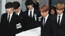 金钟铉今日出殡 SHINee成员抬棺捧牌位
