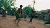 美国士兵在北越被牛拖行    被绑蜂窝当猴耍