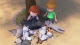 朱莉和猫咪打成一团 被动物包围的女孩子