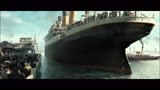 泰坦尼克号正式起航 船上的人疯狂的向下面的人挥手告别