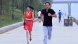 《最美的时光》张钧蜜为了引起陈总注意，穿一身红裙和他跑步