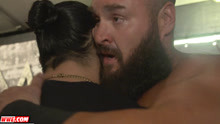 罗曼放弃冠军腰带回家治病 WWE众人挥泪送别