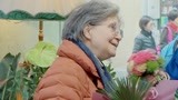 《小姐姐的花店》花店送花回馈邻居和老奶奶 二老师小Q纷纷造访