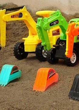 工程车挖掘机玩具视频表演挖土