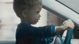 《最萌警探》：小男孩不到一岁就会玩电脑，而且还能狂飙开车