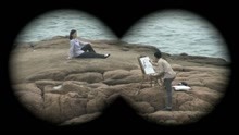 父母爱情：梅婷在海边给画家当模特，郭涛用望远镜监视他们