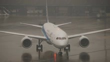 为何飞机能在下雨天起飞，它的引擎是怎么排水的？今天算长见识了