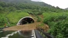 实拍：风王利奇马登陆浙江 高速隧道口山体滑坡被堵塞