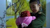 红蝎子：赵晓雪抱着孩子，满脸的宠溺，姨母心泛滥！