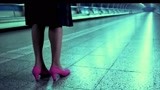 三分钟看完韩国悬疑片《粉红色高跟鞋》，一双被诅咒的高跟鞋