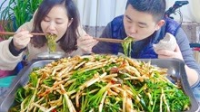 [图]超小厨3斤香菜2斤折耳根拌一盆，夫妻俩稀饭配馒头，越吃越过瘾