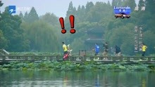 奔跑吧：王宝强失足掉入西湖，邓超立马关心查看宝宝伤势