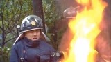 火线英雄：消防兵胆子极小，看见燃烧物复燃直接吓得坐在地上