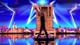 英国达人秀：美女表演魔术，真是人美技术帮，震惊全场