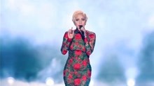 [图]【VS字幕组】Lady Gaga维密秀场献唱Million Reasons未修音现场