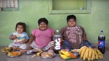 世界上最胖的3个孩子，他们的食量惊人，父亲行为让人感动！