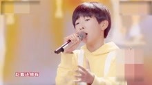  郑玉昊参加央视童声唱，与歌手石头同台演唱《烈马》