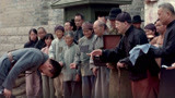 铁血将军：百姓举动太感人，范将军被深深感动，向百姓鞠躬