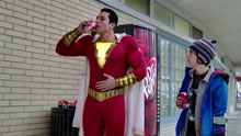沙赞用超能力给路人充电，还偷售卖机可乐喝，最后大超都来了
