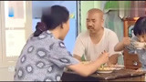 乡村爱情：刘英饿坏了，看见一桌子好菜，腮帮子都塞不下了！