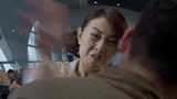 杀破狼2：吴京被命令解决夫妻中的女性，不想对方彪悍给他扎一针
